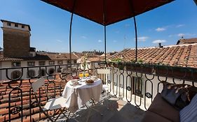 Terrace apt in Piazza Strozzi-center of Florence